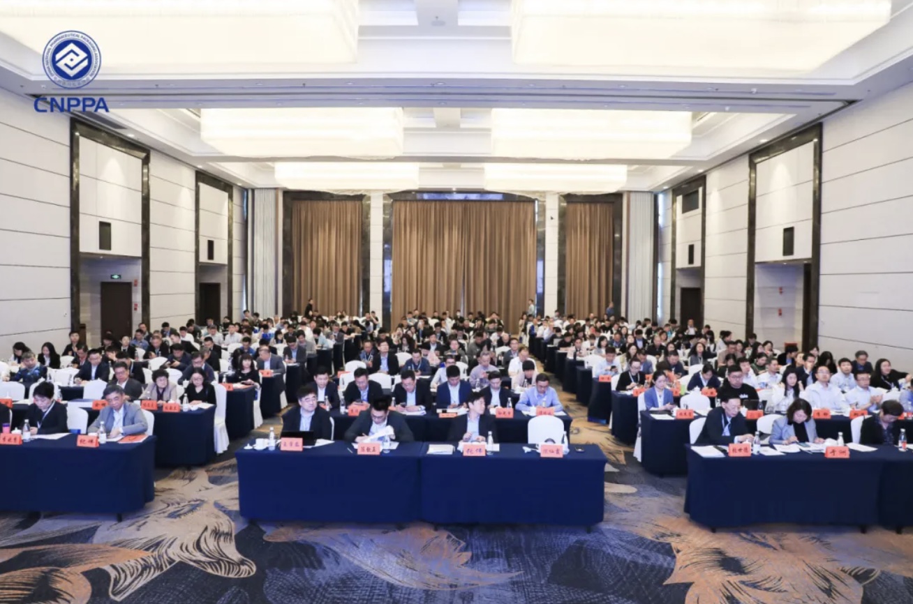 领航创新，英国365集团官网荣膺；行业聚焦，高峰对话！